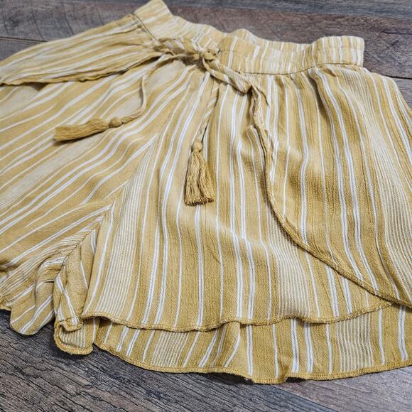 American Eagle Outfitters AEO Yellow Gold and White Striped Flowy Shorts XS - Picture 3 of 11